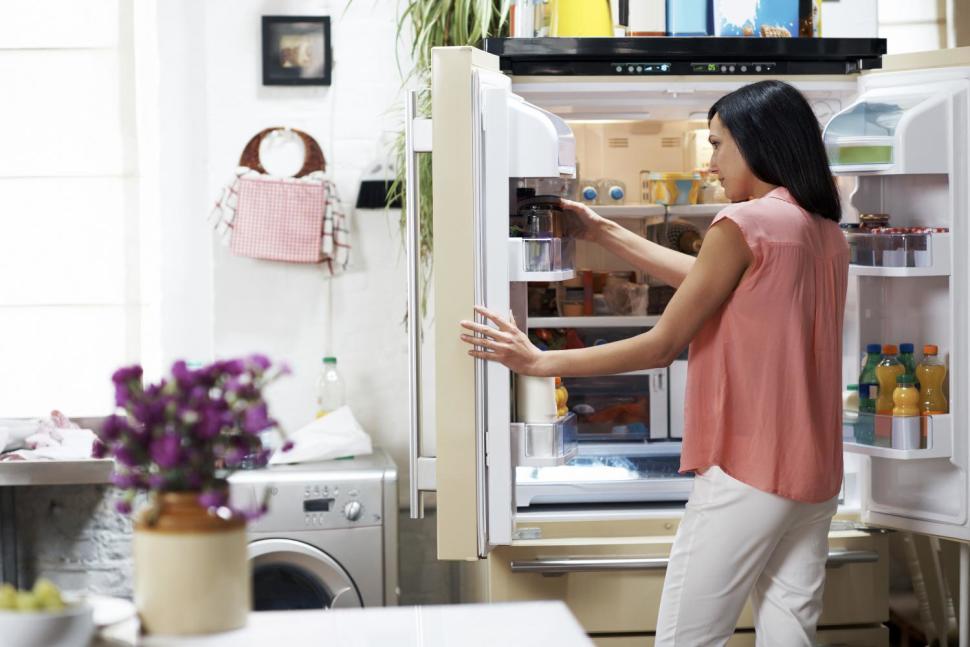 Always looking to sneak in a snack? It may be time to change your approach to nutrition. (GETTY IMAGES)